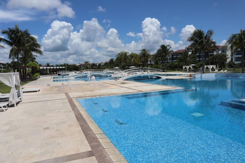 Сasa de vacaciones Seaside Sanctuary With Private & Pool *