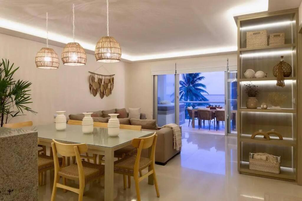 Сasa de vacaciones Seaside Sanctuary With Private & Pool *